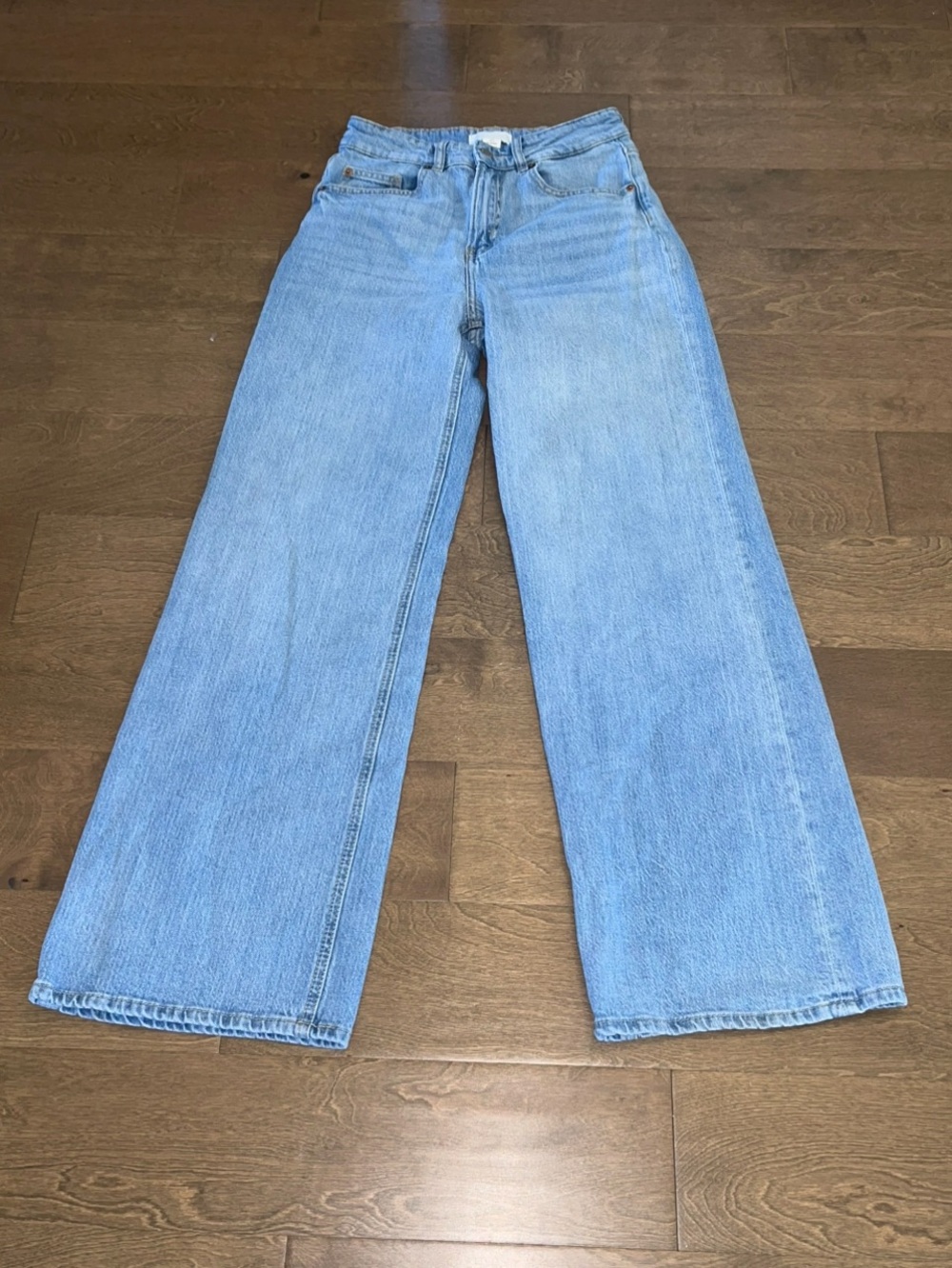 H & M classic mid-blue denim straight-leg jeans size 4